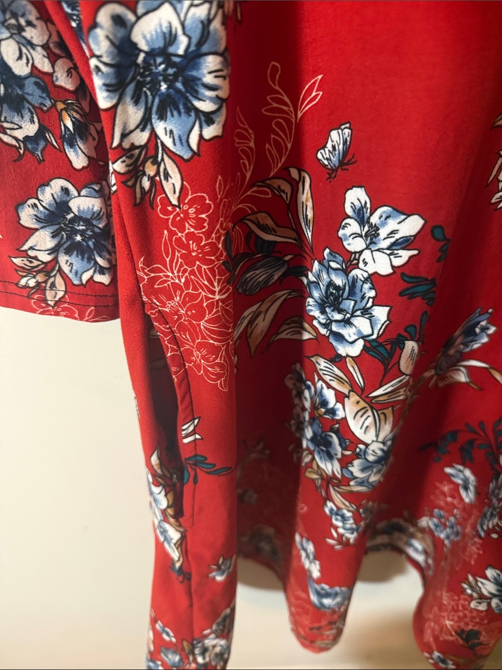 Red Floral V-Neck Tunic Top - Casual Flowing Fit - Picture 5 of 6